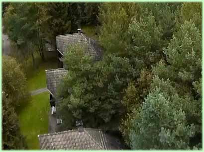 Vakantiebungalows naast de hoofdweg